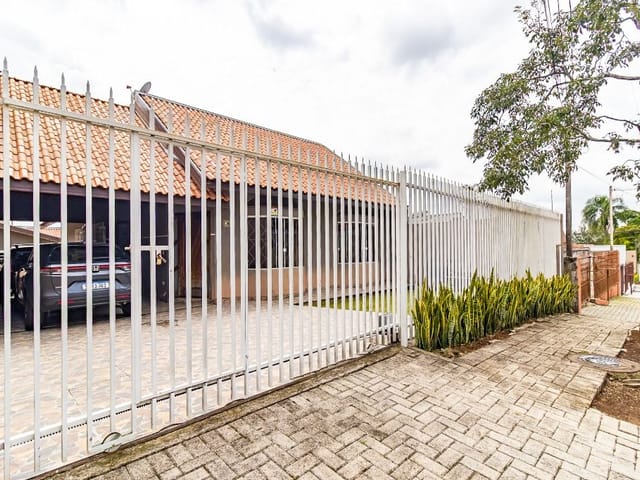 Casa com 432m² 3 quartos e 3 banheiros, à venda, no bairro Uberaba em Curitiba