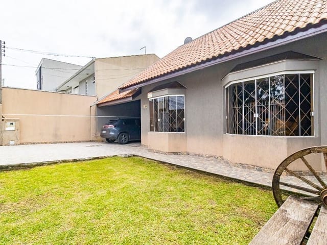 Casa com 432m² 3 quartos e 3 banheiros, à venda, no bairro Uberaba em Curitiba