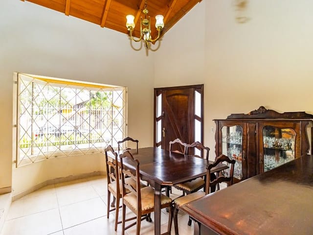 Casa com 432m² 3 quartos e 3 banheiros, à venda, no bairro Uberaba em Curitiba