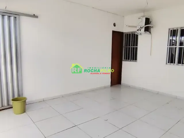 Casa 4 quartos e 1 banheiro, à venda, no bairro Planalto em Teresina