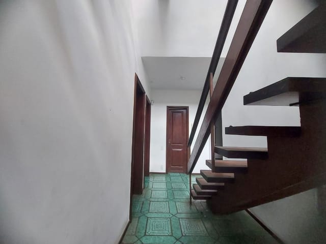 Foto do Casa - Casa para Locação Comercial com 4 quartos - Santa Rosa - Niterói/RJ | SelfSpin