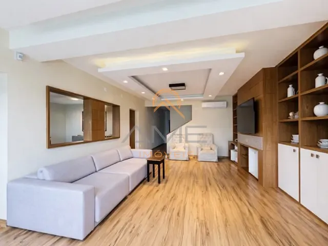 Casa com 376m² 5 quartos e 4 banheiros, à venda, no bairro Laranjal em Pelotas