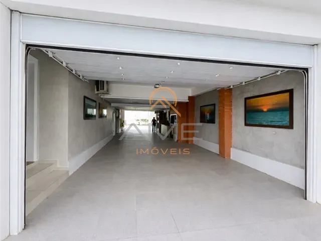 Casa com 376m² 5 quartos e 4 banheiros, à venda, no bairro Laranjal em Pelotas