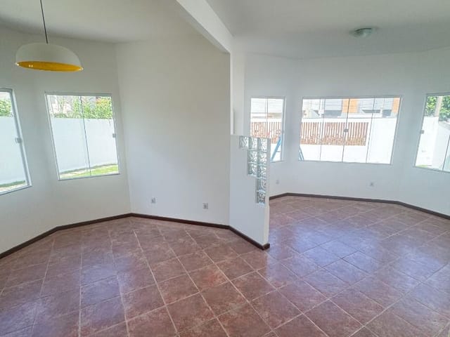 Casa com 457m² 4 quartos e 3 banheiros, à venda, no bairro Lagoa em Macaé