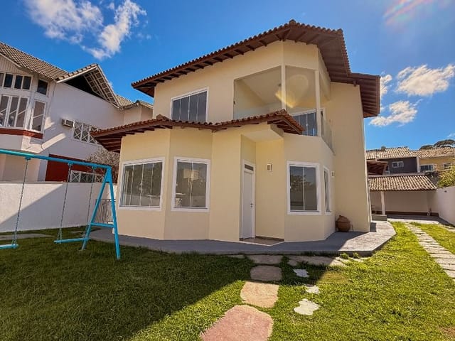Casa com 457m² 4 quartos e 3 banheiros, à venda, no bairro Lagoa em Macaé