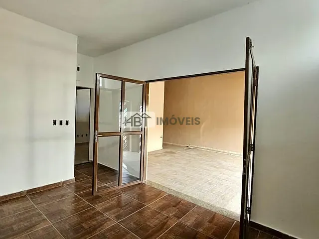 Casa 3 quartos e 2 banheiros, à venda, no bairro Conjunto Habitacional Presidente Eurico Gaspar Dutra em Bauru