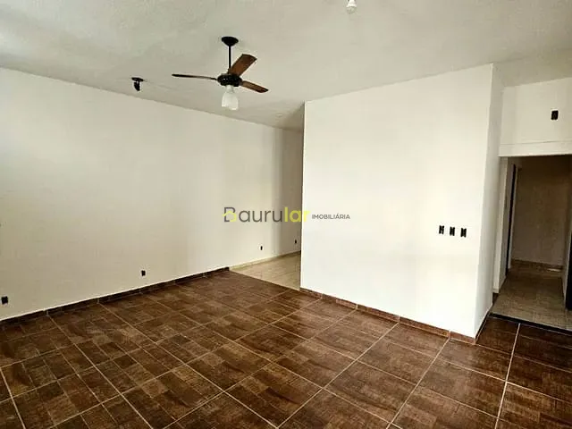 Casa 3 quartos e 2 banheiros, à venda, no bairro Conjunto Habitacional Presidente Eurico Gaspar Dutra em Bauru