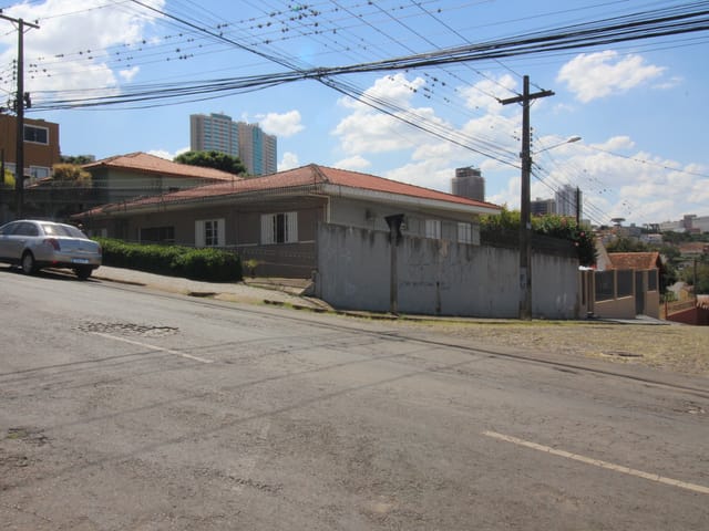 Casa com 420m² 4 quartos e 2 banheiros, à venda, no bairro Olarias em Ponta Grossa