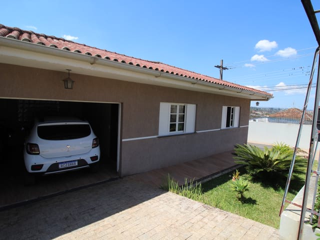 Casa com 420m² 4 quartos e 2 banheiros, à venda, no bairro Olarias em Ponta Grossa