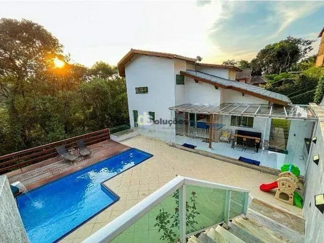 Casa com 1000m² 4 quartos e 6 banheiros, à venda ou para alugar, no bairro Caraguatá em Mairiporã