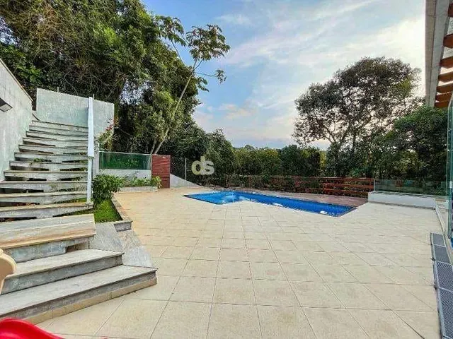 Casa com 1000m² 4 quartos e 6 banheiros, à venda ou para alugar, no bairro Caraguatá em Mairiporã