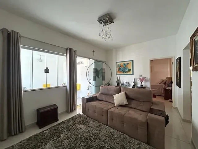 Casa com 214m² 2 quartos e 1 banheiro, à venda, no bairro Nova Lorena em Lorena