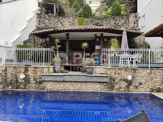 Casa 3 quartos e 4 banheiros, à venda, no bairro Vila Santos em São Paulo