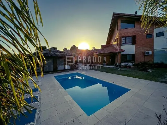 Casa 4 quartos e 3 banheiros, à venda, no bairro São Gonçalo em Pelotas