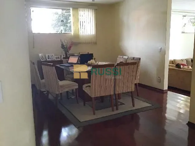 Casa com 500m² 3 quartos e 3 banheiros, à venda, no bairro Bosque dos Eucaliptos em São José dos Campos