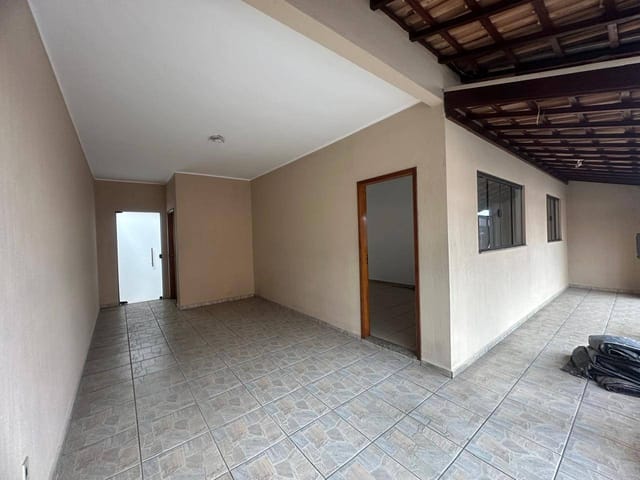 Casa 2 quartos e 1 banheiro, para alugar, no bairro Centro em Pouso Alegre