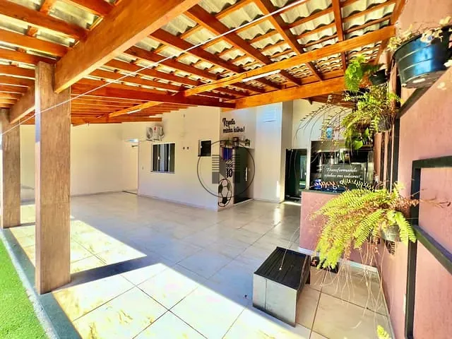 Casa com 272m² 1 quarto e 2 banheiros, à venda, no bairro Residencial Santa Bárbara em Guaratinguetá