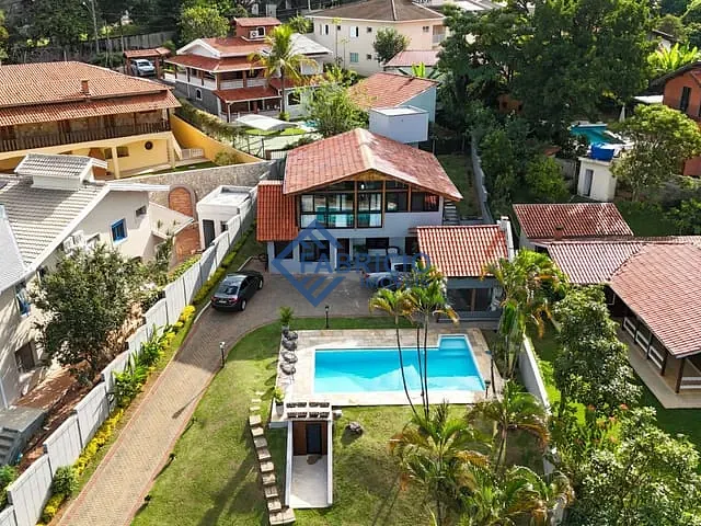 Casa com 1000m² 4 quartos e 5 banheiros, à venda, no bairro Vista Alegre em Vinhedo