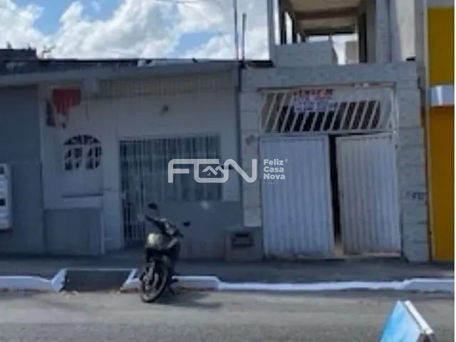 Casa à venda, no bairro Phoc II em Camaçari
