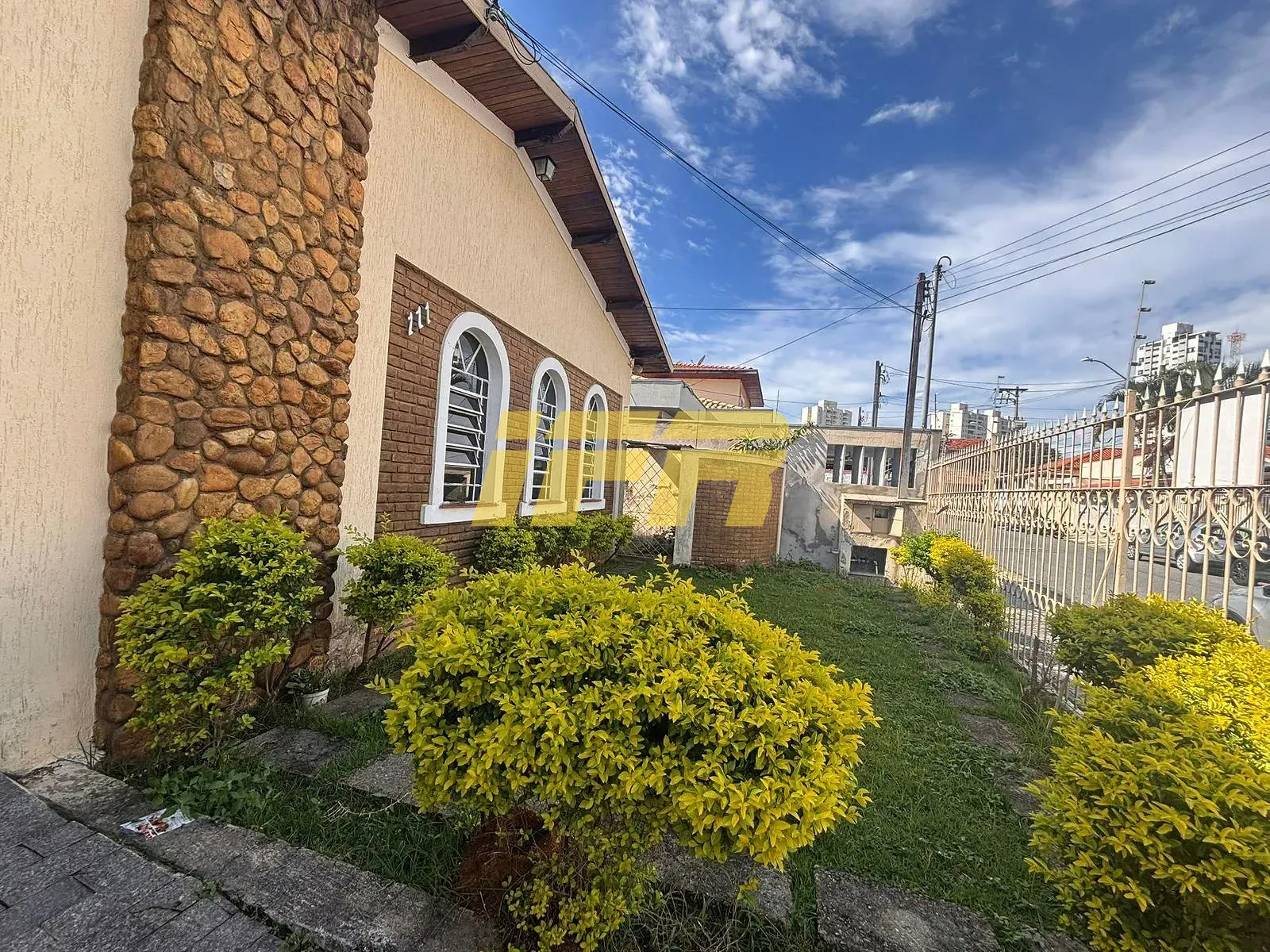 Casa, 4 quartos, 245 m² - Foto 1
