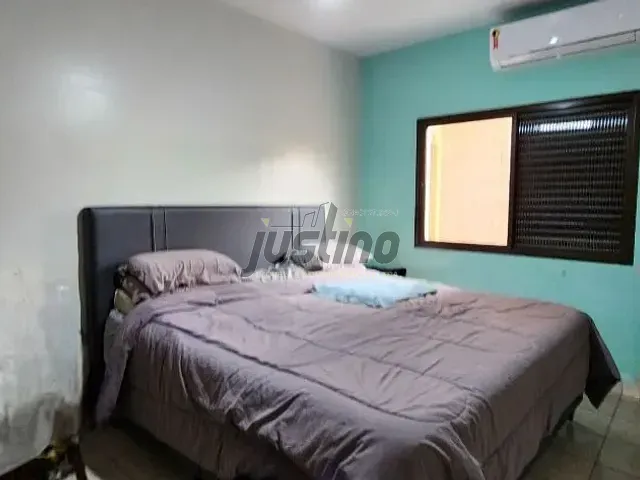 Casa com 250m² 3 quartos e 1 banheiro, à venda, no bairro Cidade de Anchieta em Itanhaém