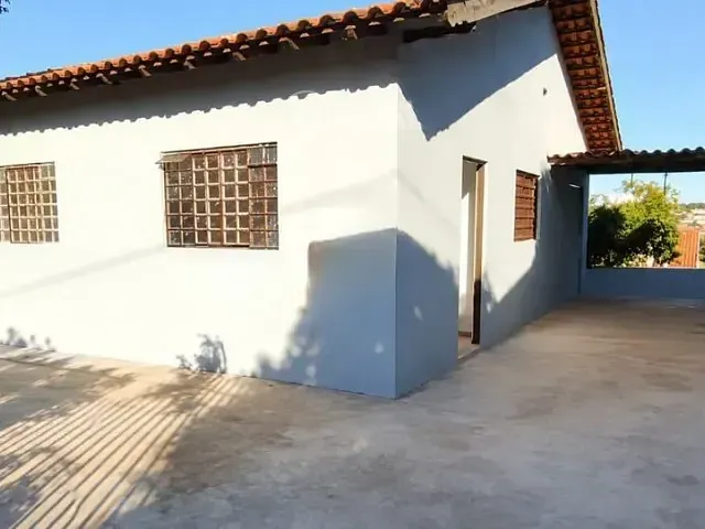 Casa com 125m² 3 quartos e 2 banheiros, para alugar, no bairro Residencial Vila Romana em Londrina