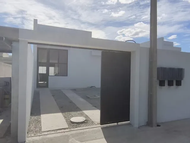 Casa 3 quartos e 2 banheiros, à venda, no bairro Jardim Campomar em Rio das Ostras