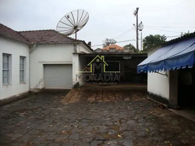 Casa com 4200m² 5 quartos e 2 banheiros, à venda, no bairro Centro em Guaranésia
