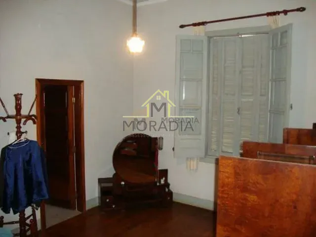 Casa com 4200m² 5 quartos e 2 banheiros, à venda, no bairro Centro em Guaranésia