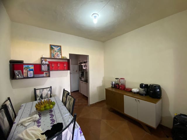 Casa com 200m² 2 quartos e 1 banheiro, à venda, no bairro Paulo VI em Belo Horizonte