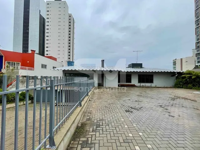 Casa com 374m², para alugar, no bairro Centro em Chapecó