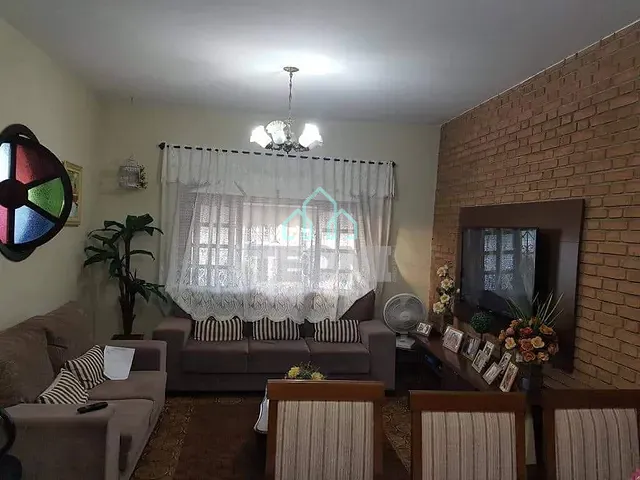 Casa com 250m² 3 quartos e 2 banheiros, à venda, no bairro Vila Santa Isabel em Taubaté