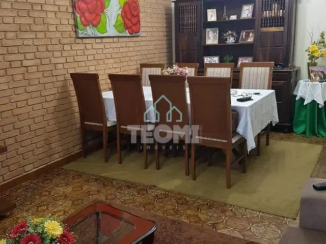 Casa com 250m² 3 quartos e 2 banheiros, à venda, no bairro Vila Santa Isabel em Taubaté