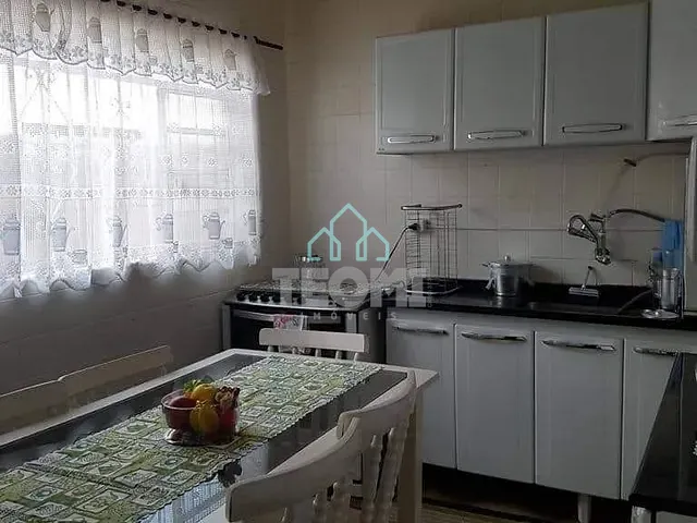 Casa com 250m² 3 quartos e 2 banheiros, à venda, no bairro Vila Santa Isabel em Taubaté
