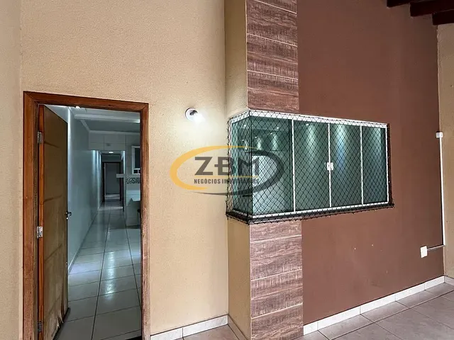 Casa com 150m² 3 quartos e 2 banheiros, à venda, no bairro Colúmbia em Londrina