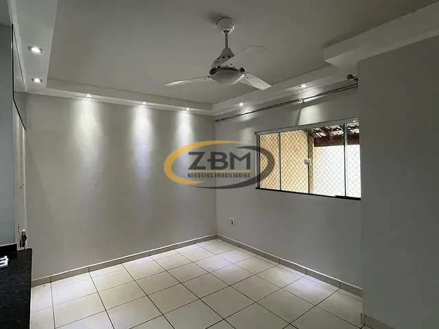 Casa com 150m² 3 quartos e 2 banheiros, à venda, no bairro Colúmbia em Londrina