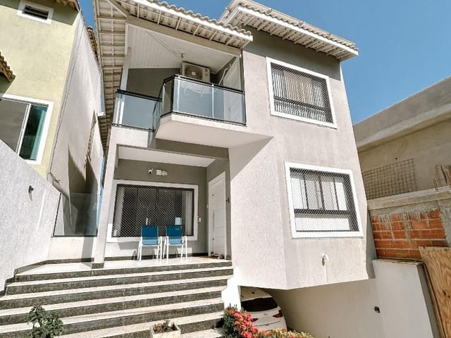 Casa com 250m² 3 quartos e 4 banheiros, à venda, no bairro Granja dos Cavaleiros em Macaé