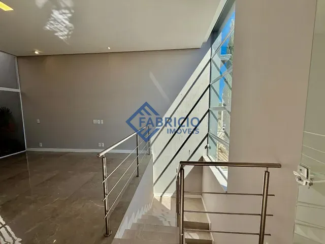 Casa com 250m² 3 quartos e 1 banheiro, à venda, no bairro Cooperativa Nova Aliança em Vinhedo