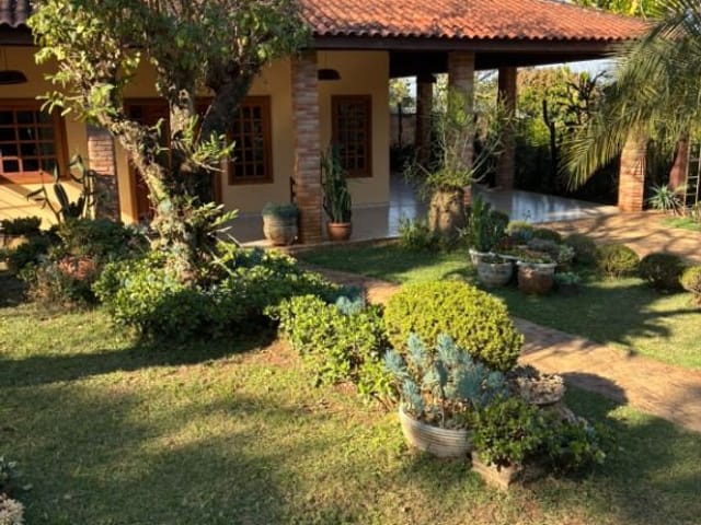 Casa com 1000m² 3 quartos e 3 banheiros, à venda, no bairro Nova Araçoiaba em Araçoiaba da Serra