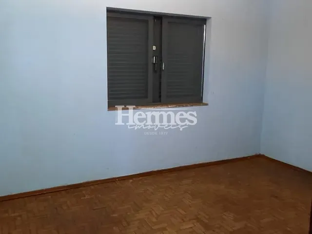 Casa com 541m² 3 quartos e 1 banheiro, à venda ou para alugar, no bairro Centro em Cosmópolis