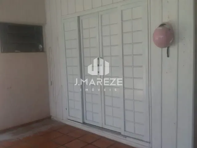 Casa com 300m² 3 quartos e 1 banheiro, à venda, no bairro Centro em Apucarana