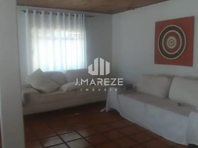 Casa com 300m² 3 quartos e 1 banheiro, à venda, no bairro Centro em Apucarana