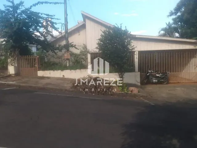 Casa com 300m² 3 quartos e 1 banheiro, à venda, no bairro Centro em Apucarana