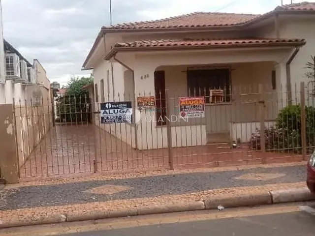 Casa com 300m² 3 quartos e 2 banheiros, para alugar, no bairro Centro em Artur Nogueira