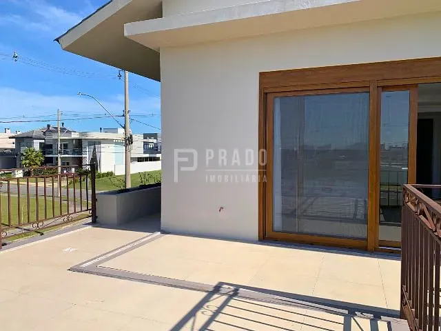 Casa com 411m² 3 quartos e 4 banheiros, à venda, no bairro Laranjal em Pelotas