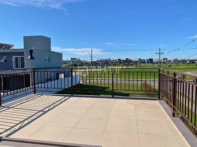 Casa com 411m² 3 quartos e 4 banheiros, à venda, no bairro Laranjal em Pelotas