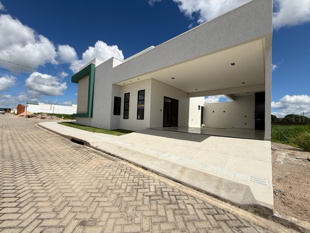 Casa com 200m² 3 quartos e 1 banheiro, à venda, no bairro Canafístula em Arapiraca