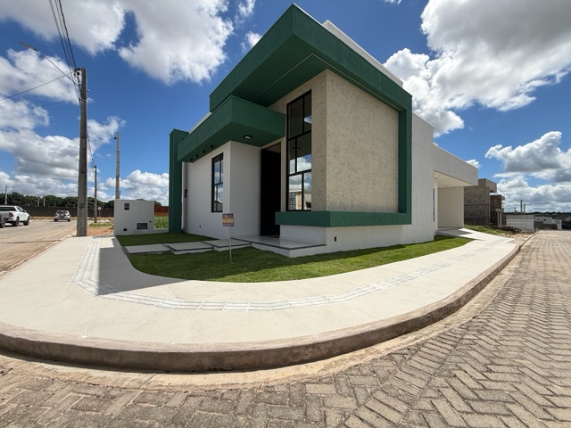Casa com 200m² 3 quartos e 1 banheiro, à venda, no bairro Canafístula em Arapiraca
