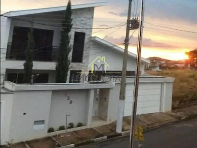 Casa com 360m² 3 quartos e 3 banheiros, à venda, no bairro Centro em Guaxupé