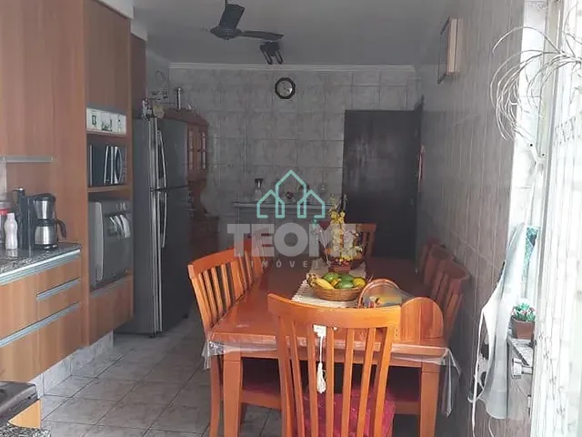 Casa com 210m² 3 quartos e 2 banheiros, à venda, no bairro Jardim das Bandeiras em Taubaté